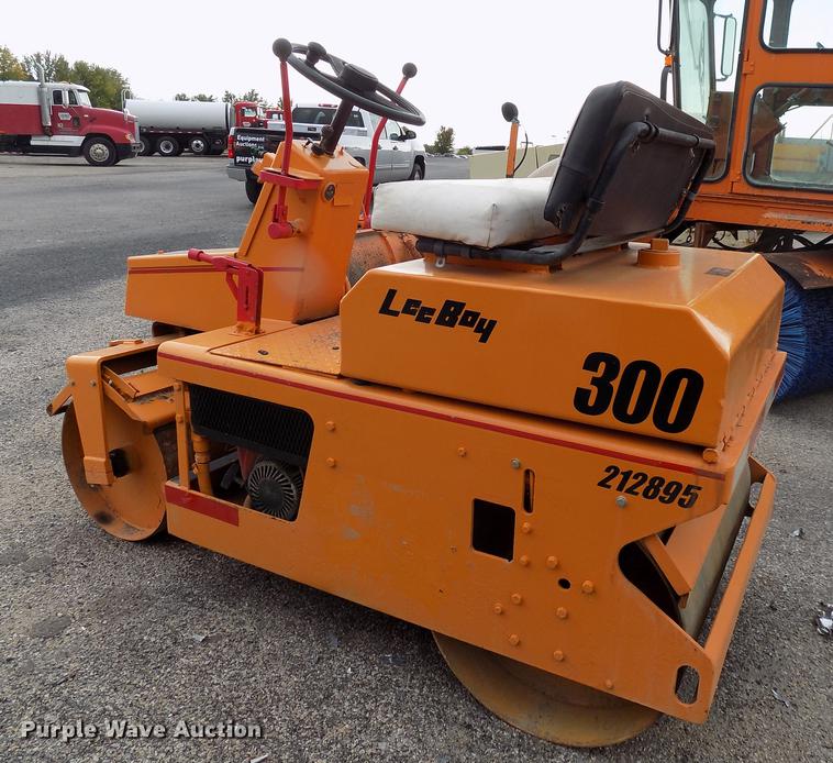 image for item DC4834 LeeBoy 300 double drum roller