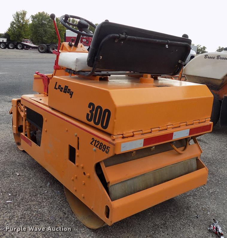 image for item DC4834 LeeBoy 300 double drum roller