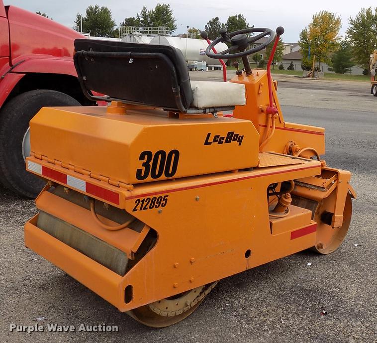 image for item DC4834 LeeBoy 300 double drum roller