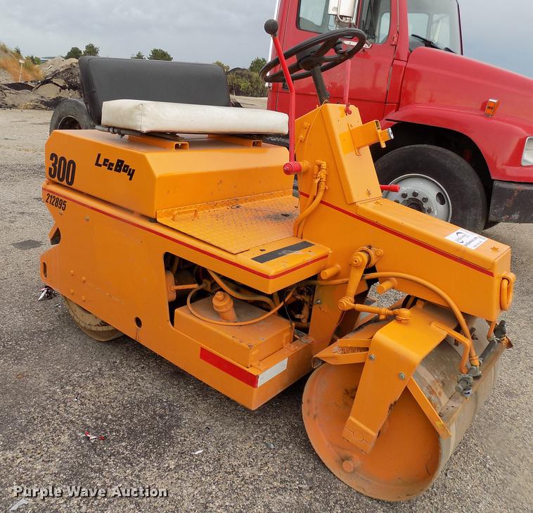 image for item DC4834 LeeBoy 300 double drum roller