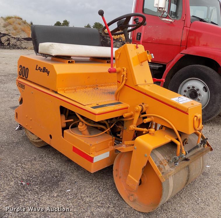 image for item DC4834 LeeBoy 300 double drum roller