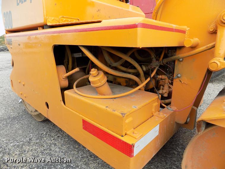 image for item DC4834 LeeBoy 300 double drum roller