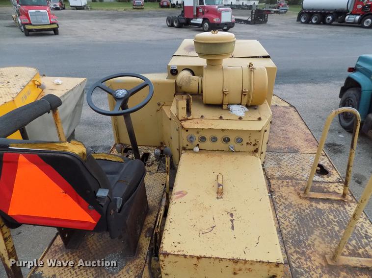 image for item DC4841 Michigan RW140 pneumatic roller