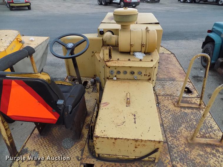 image for item DC4841 Michigan RW140 pneumatic roller