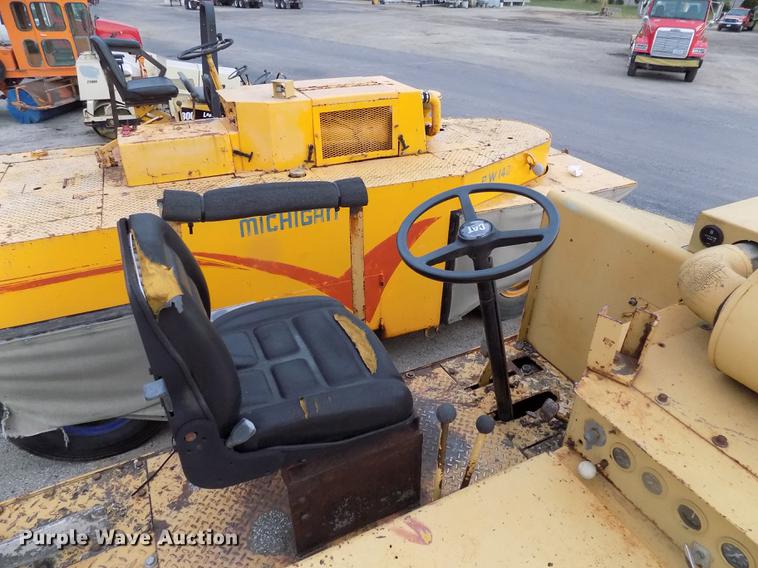 image for item DC4841 Michigan RW140 pneumatic roller