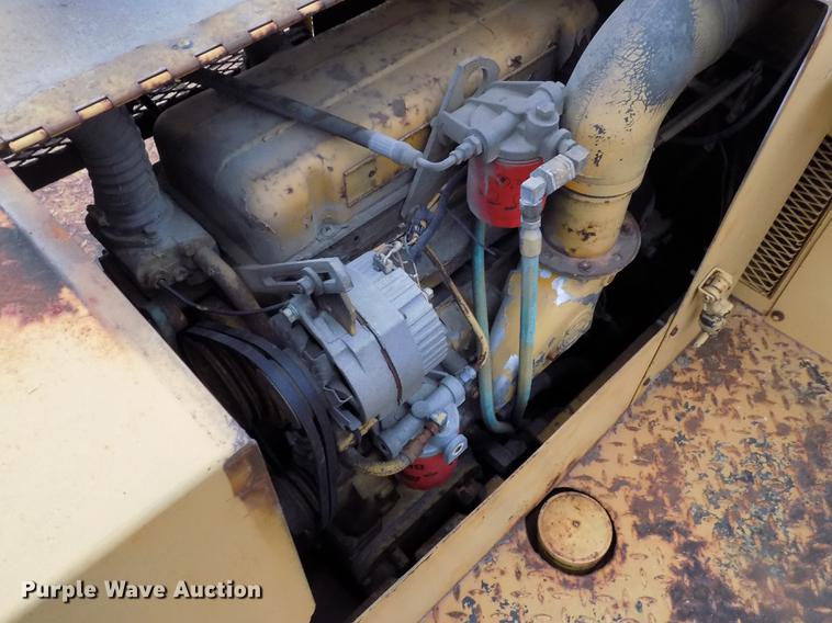 image for item DC4841 Michigan RW140 pneumatic roller