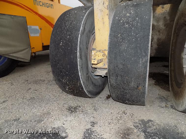 image for item DC4841 Michigan RW140 pneumatic roller