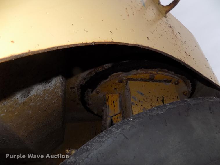 image for item DC4841 Michigan RW140 pneumatic roller