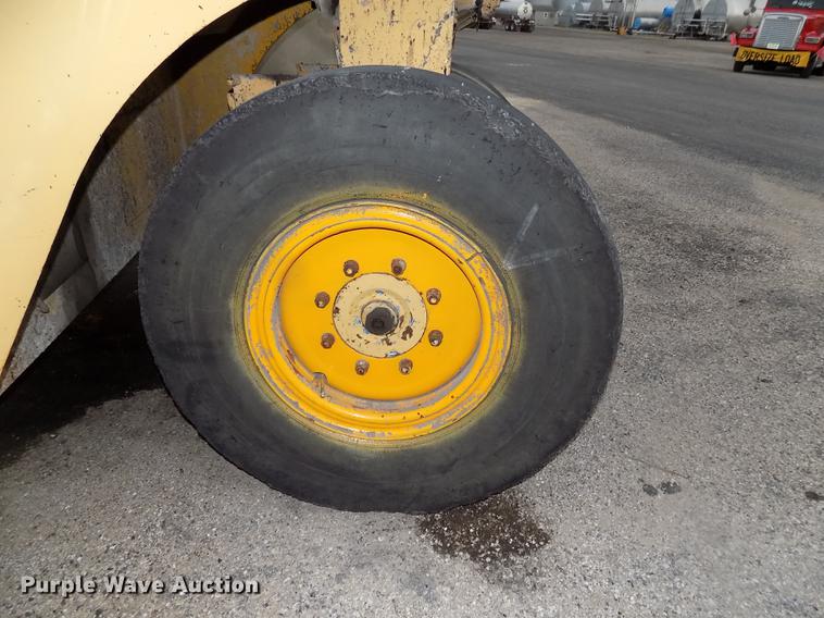 image for item DC4841 Michigan RW140 pneumatic roller