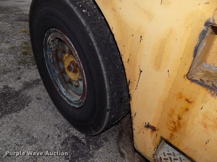 image for item DC4841 Michigan RW140 pneumatic roller