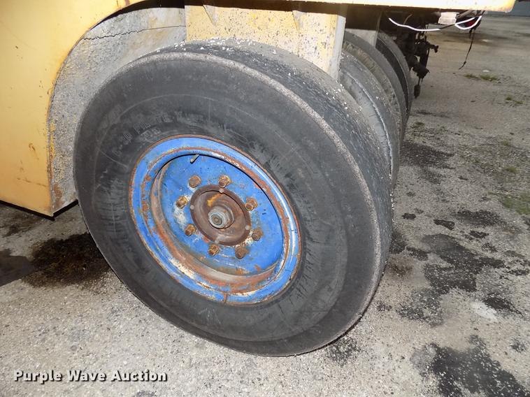 image for item DC4841 Michigan RW140 pneumatic roller