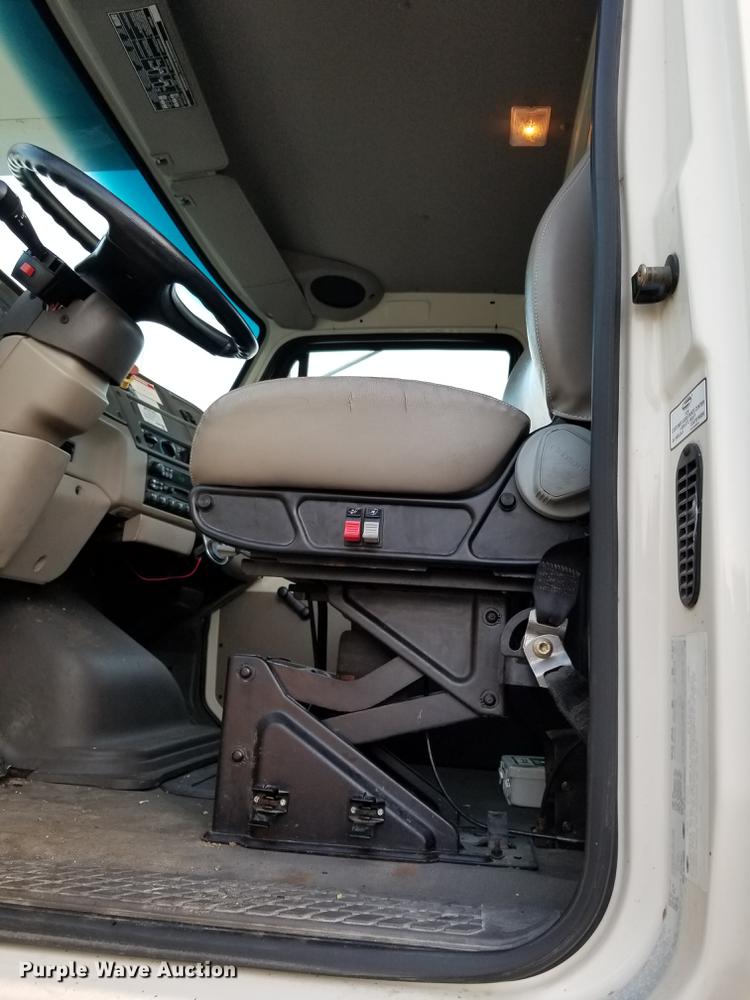 image for item DC4842 2001 Sterling L9500 crane truck