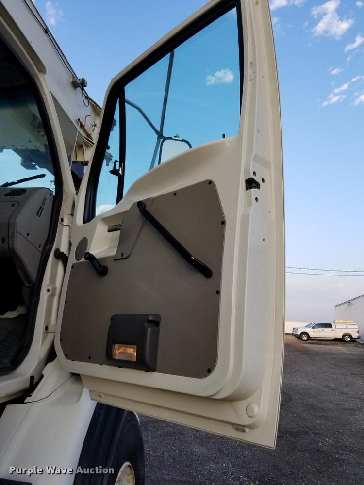 image for item DC4842 2001 Sterling L9500 crane truck