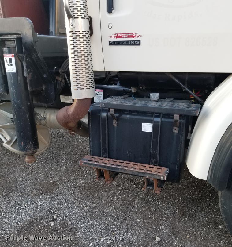 image for item DC4842 2001 Sterling L9500 crane truck