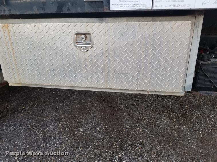 image for item DC4842 2001 Sterling L9500 crane truck