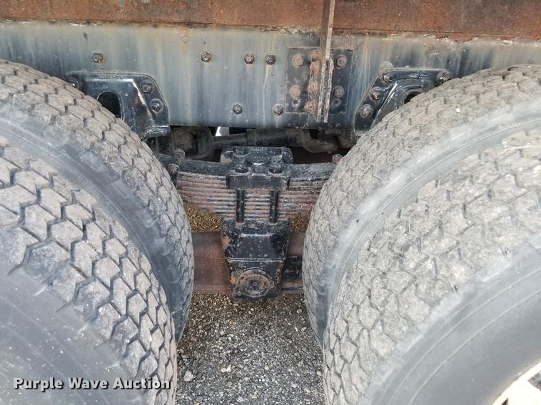 image for item DC4842 2001 Sterling L9500 crane truck