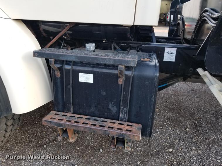 image for item DC4842 2001 Sterling L9500 crane truck