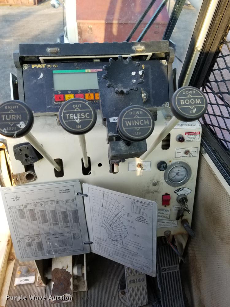 image for item DC4842 2001 Sterling L9500 crane truck