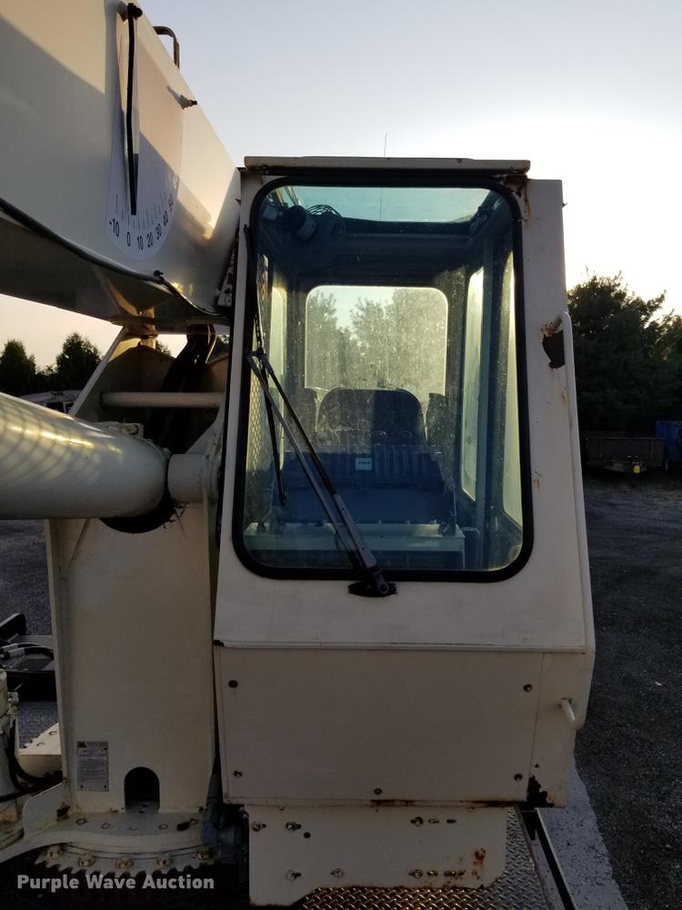 image for item DC4842 2001 Sterling L9500 crane truck