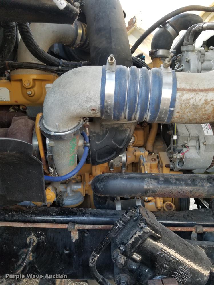 image for item DC4842 2001 Sterling L9500 crane truck