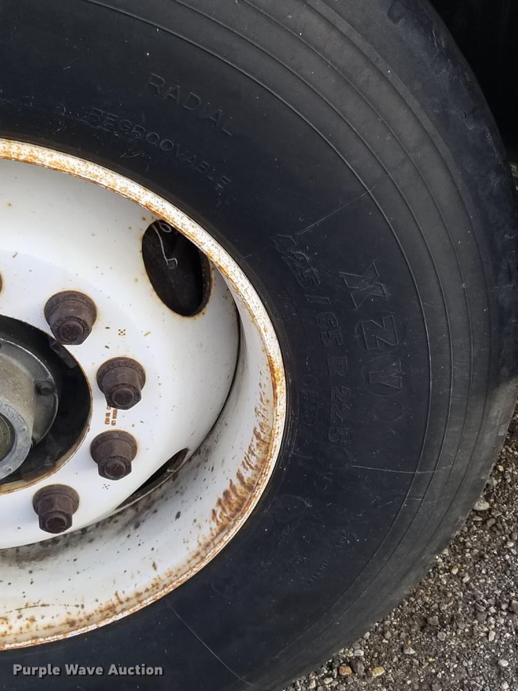 image for item DC4842 2001 Sterling L9500 crane truck