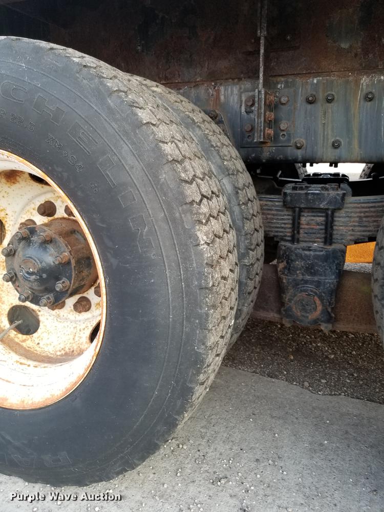 image for item DC4842 2001 Sterling L9500 crane truck