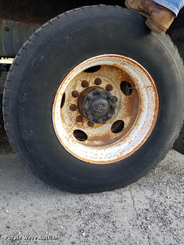 image for item DC4842 2001 Sterling L9500 crane truck