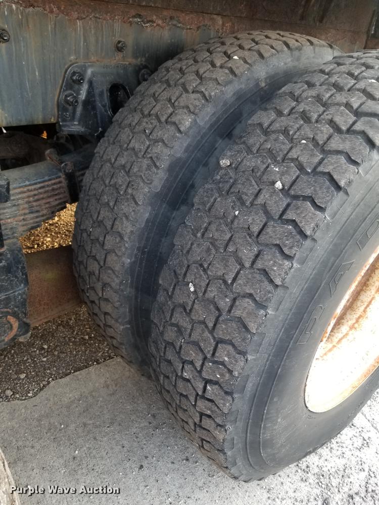 image for item DC4842 2001 Sterling L9500 crane truck