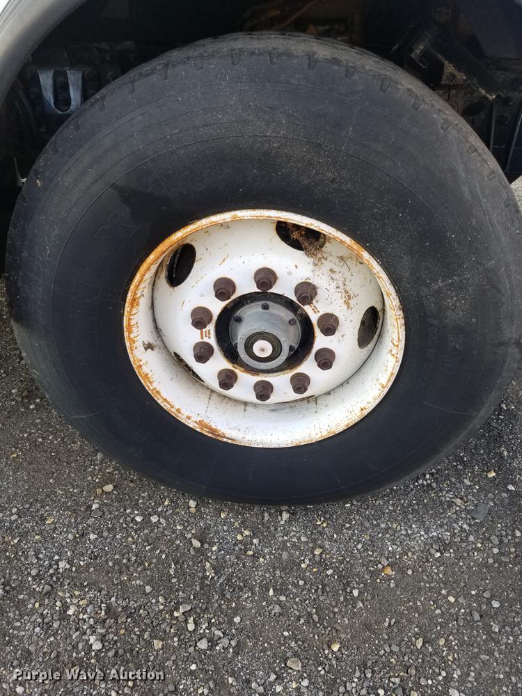 image for item DC4842 2001 Sterling L9500 crane truck