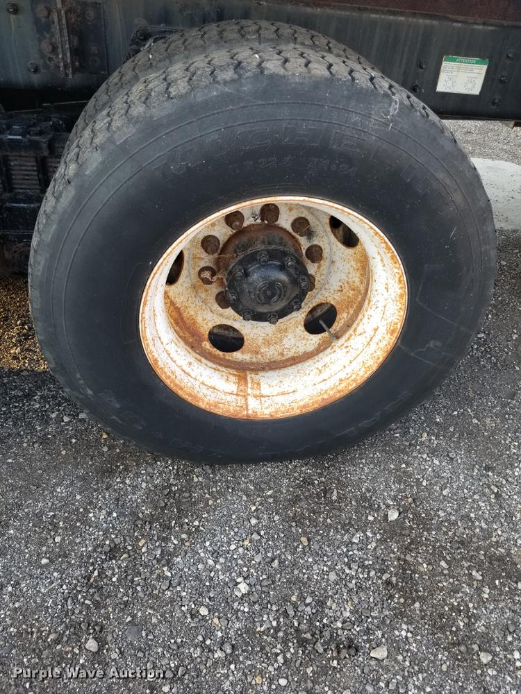 image for item DC4842 2001 Sterling L9500 crane truck