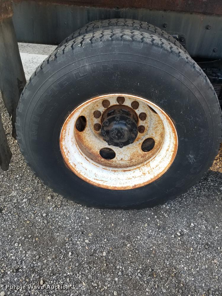 image for item DC4842 2001 Sterling L9500 crane truck