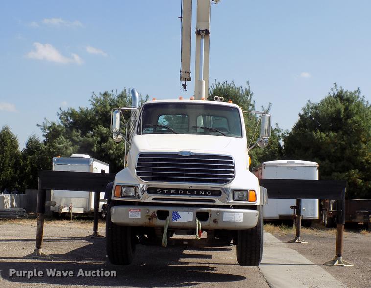 image for item DC4842 2001 Sterling L9500 crane truck
