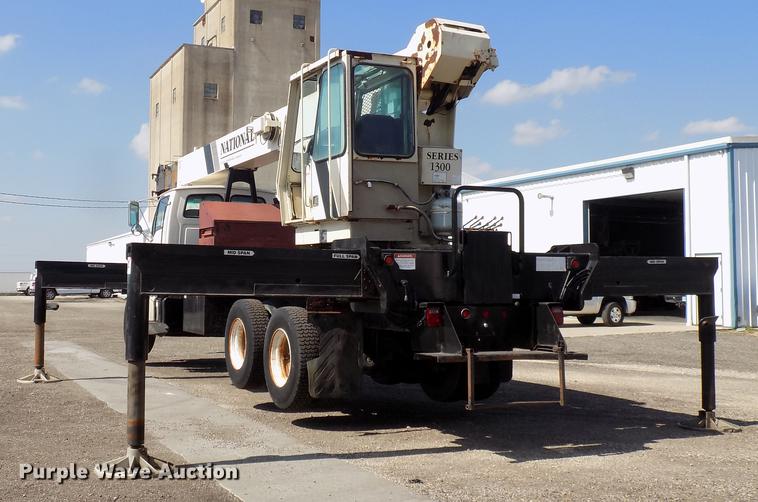 image for item DC4842 2001 Sterling L9500 crane truck