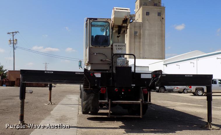 image for item DC4842 2001 Sterling L9500 crane truck