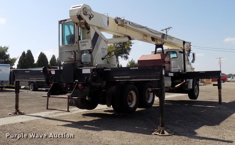 image for item DC4842 2001 Sterling L9500 crane truck