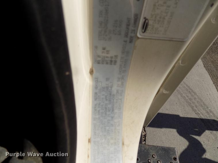 image for item DC4842 2001 Sterling L9500 crane truck