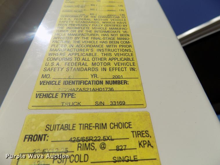 image for item DC4842 2001 Sterling L9500 crane truck