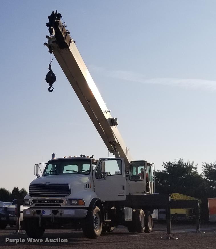image for item DC4842 2001 Sterling L9500 crane truck
