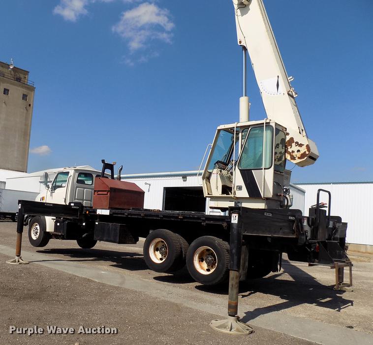 image for item DC4842 2001 Sterling L9500 crane truck