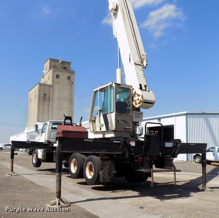 image for item DC4842 2001 Sterling L9500 crane truck