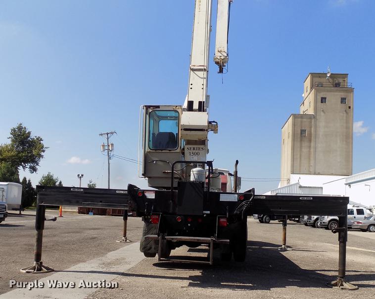 image for item DC4842 2001 Sterling L9500 crane truck
