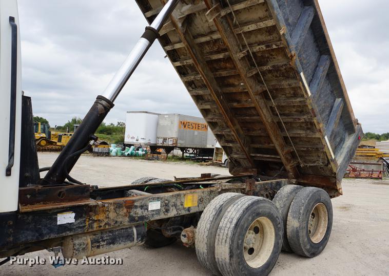 image for item DC5268 2001 Sterling L7500 dump truck