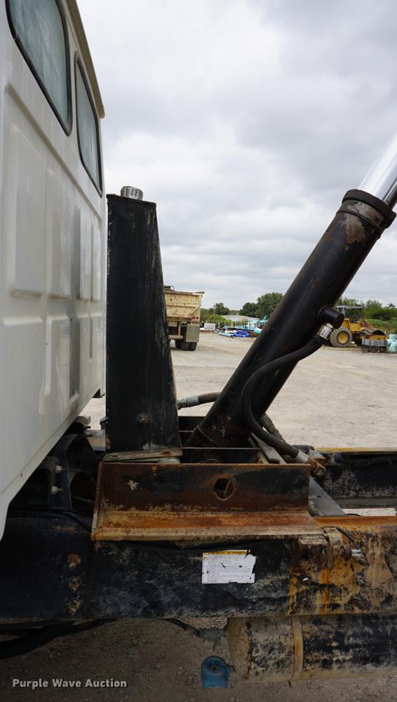 image for item DC5268 2001 Sterling L7500 dump truck