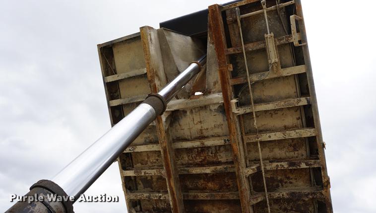 image for item DC5268 2001 Sterling L7500 dump truck