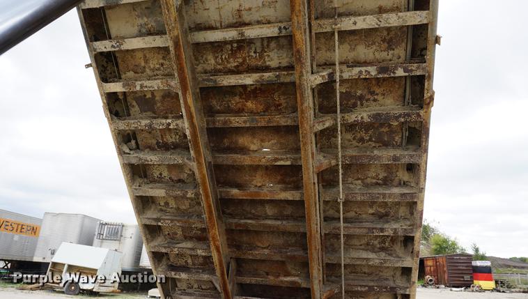 image for item DC5268 2001 Sterling L7500 dump truck