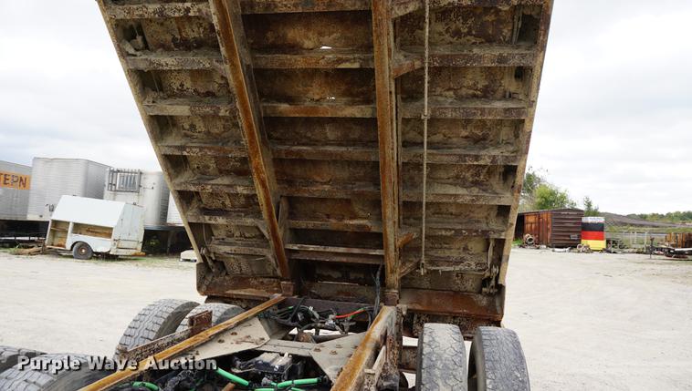 image for item DC5268 2001 Sterling L7500 dump truck