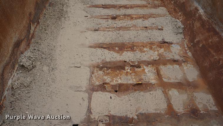 image for item DC5268 2001 Sterling L7500 dump truck