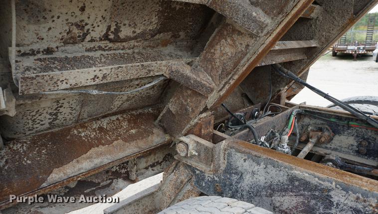 image for item DC5268 2001 Sterling L7500 dump truck