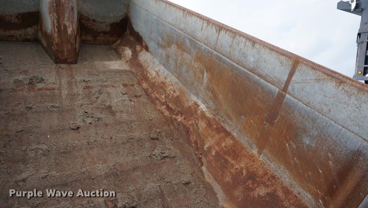 image for item DC5268 2001 Sterling L7500 dump truck