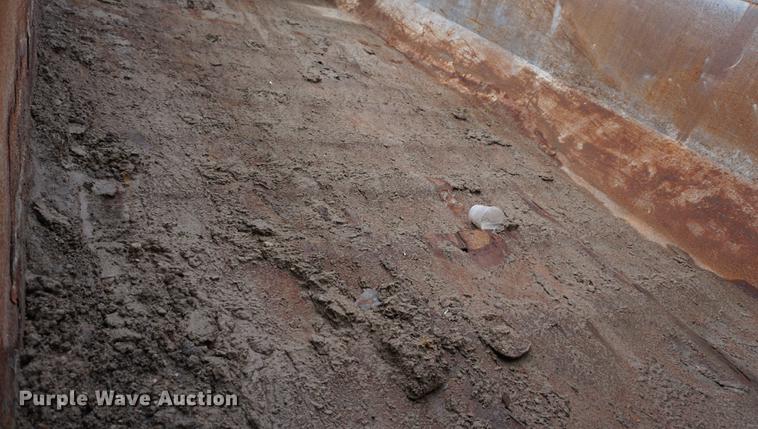 image for item DC5268 2001 Sterling L7500 dump truck